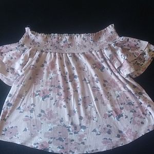 Almost Famous off the shoulder shirt💗